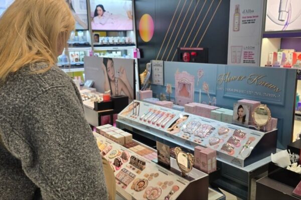 Flower Knows: Why is Chinese makeup dominating Seoul?