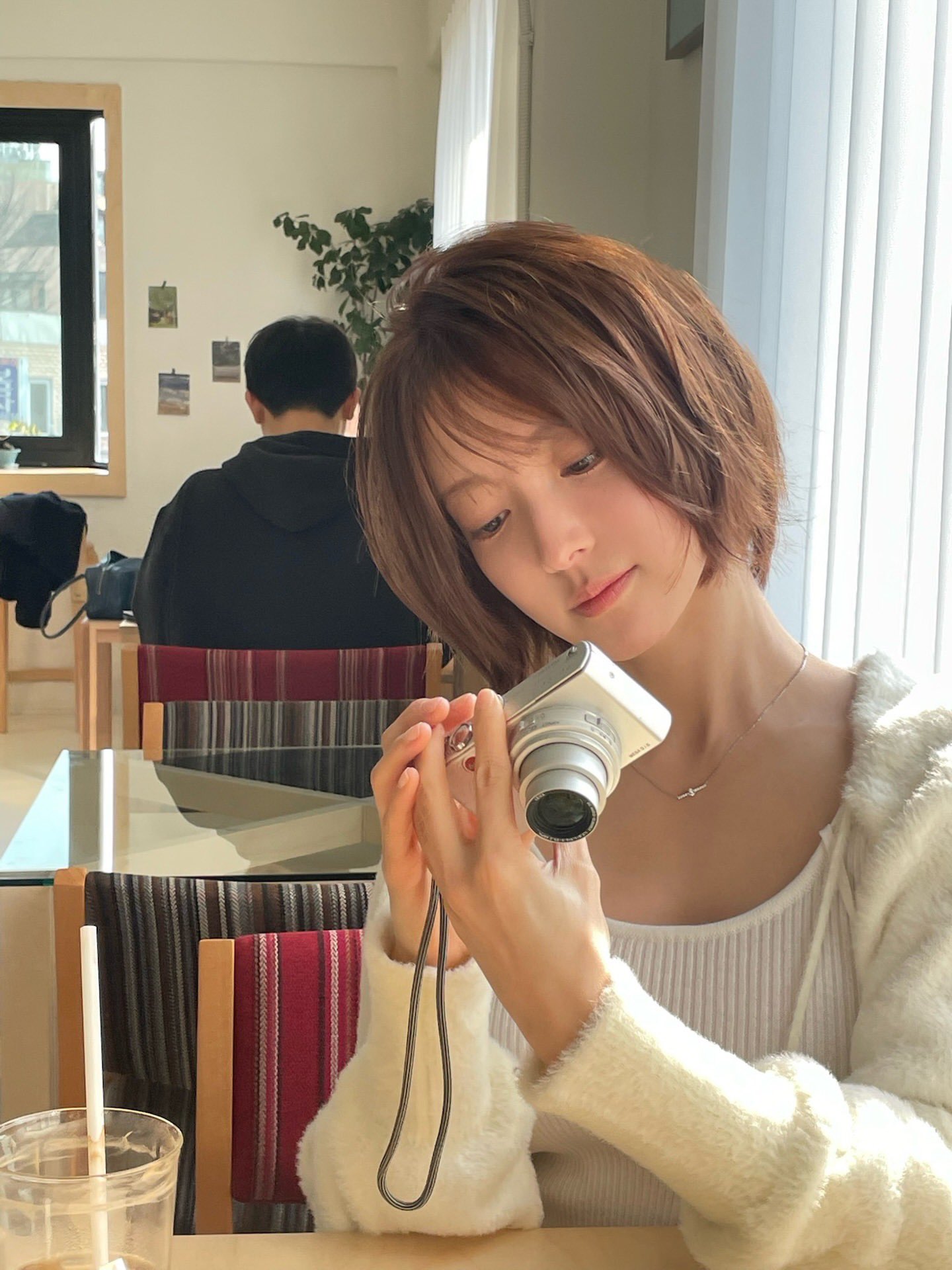 이세영의 시크한 단발 스타일링 정면 컷