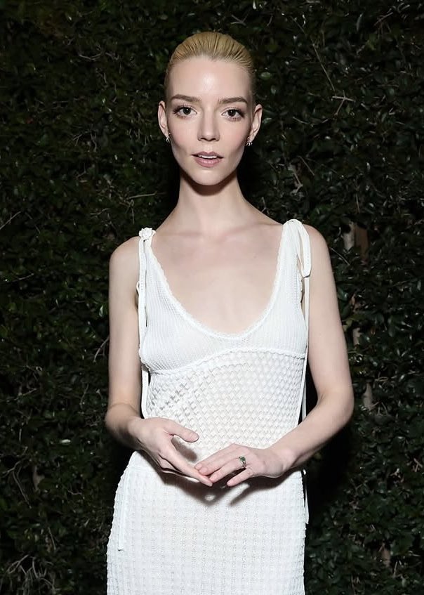 Comparison of celebrity weight loss trends highlighting the drastic shift in body standards.