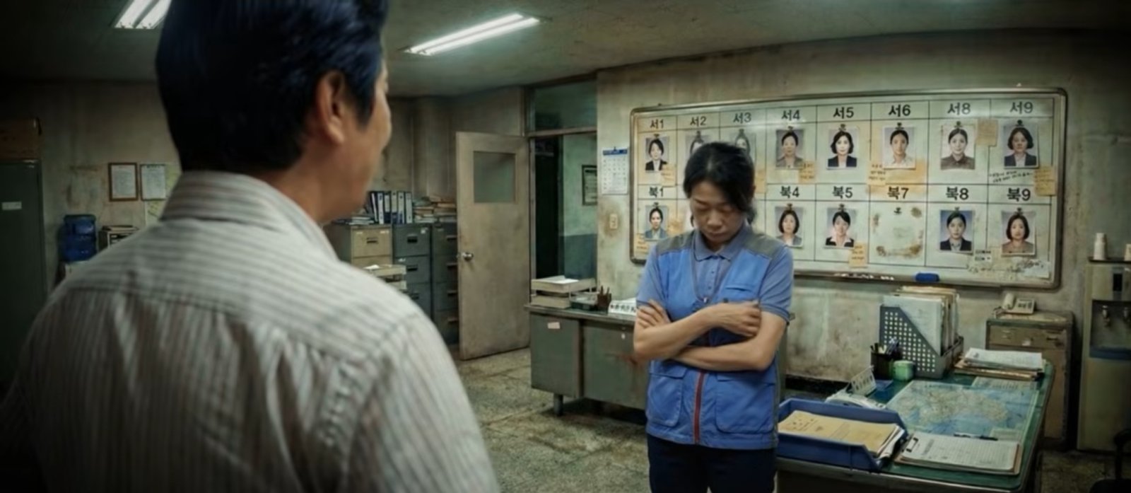 배우 염혜란의 소속사 에이스팩토리 로고와 공식 입장 관련 배경 이미지