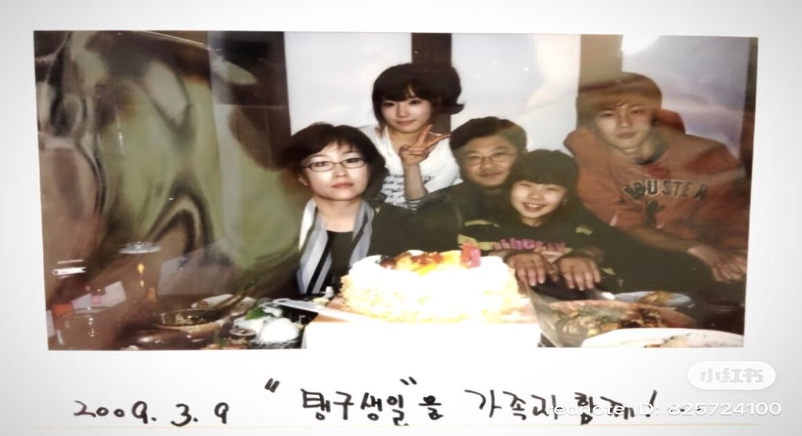 태연 가족사진 속 ‘아이돌급’ 친오빠 비주얼에 인터넷 발칵 😱