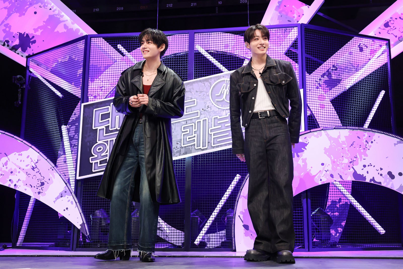 V de BTS luciendo increíblemente sofisticado