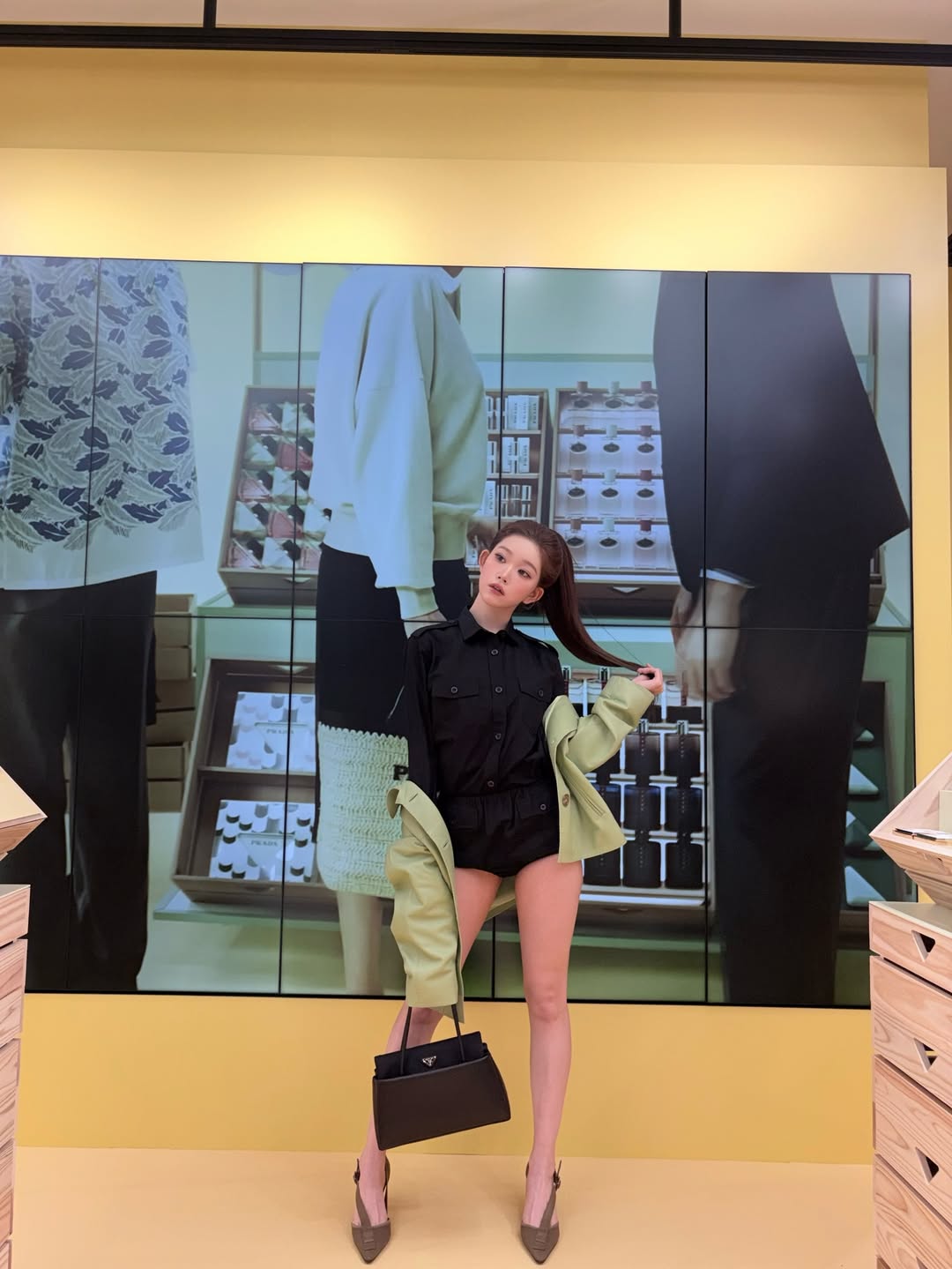 Billlie Tsuki looking stunning in a black Prada outfit at the Tokyo event, showing off her long proportions and slicked-back hair.