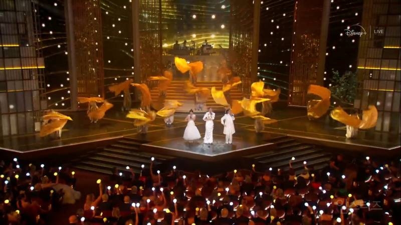 Close up of the iconic Big Bang crown lightstick, the Bang Bong.