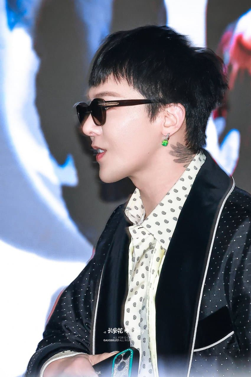 G-Dragon and Lee Soo-hyuk posing together at the Tom Ford event in Seoul