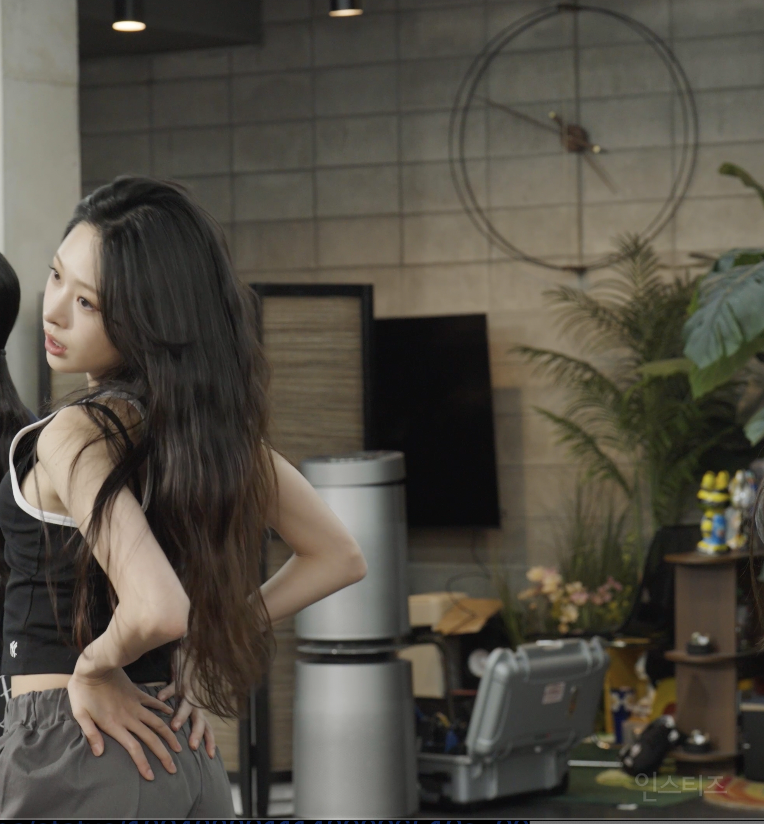 Close-up of Choi Ji-hyun showing her mature and polished visual form