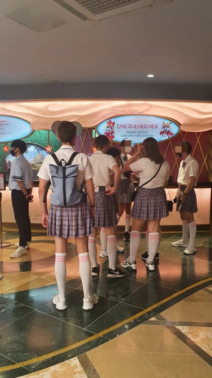 Lotte World uniform rental trend 2026 showing foreigners in aesthetic school uniforms