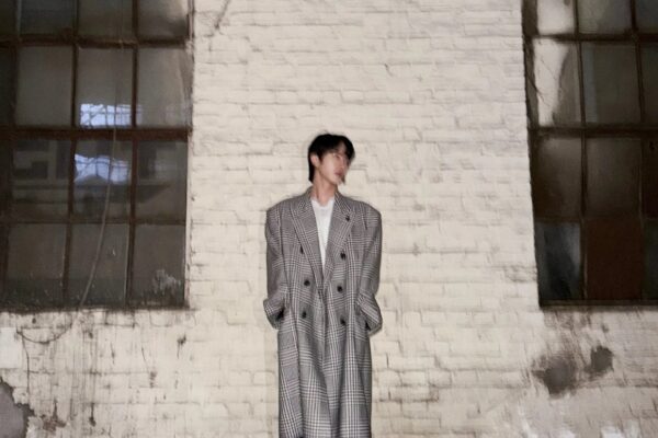 BTS のジンが最新のインスタ更新でインターネットをブレイク！ 😱