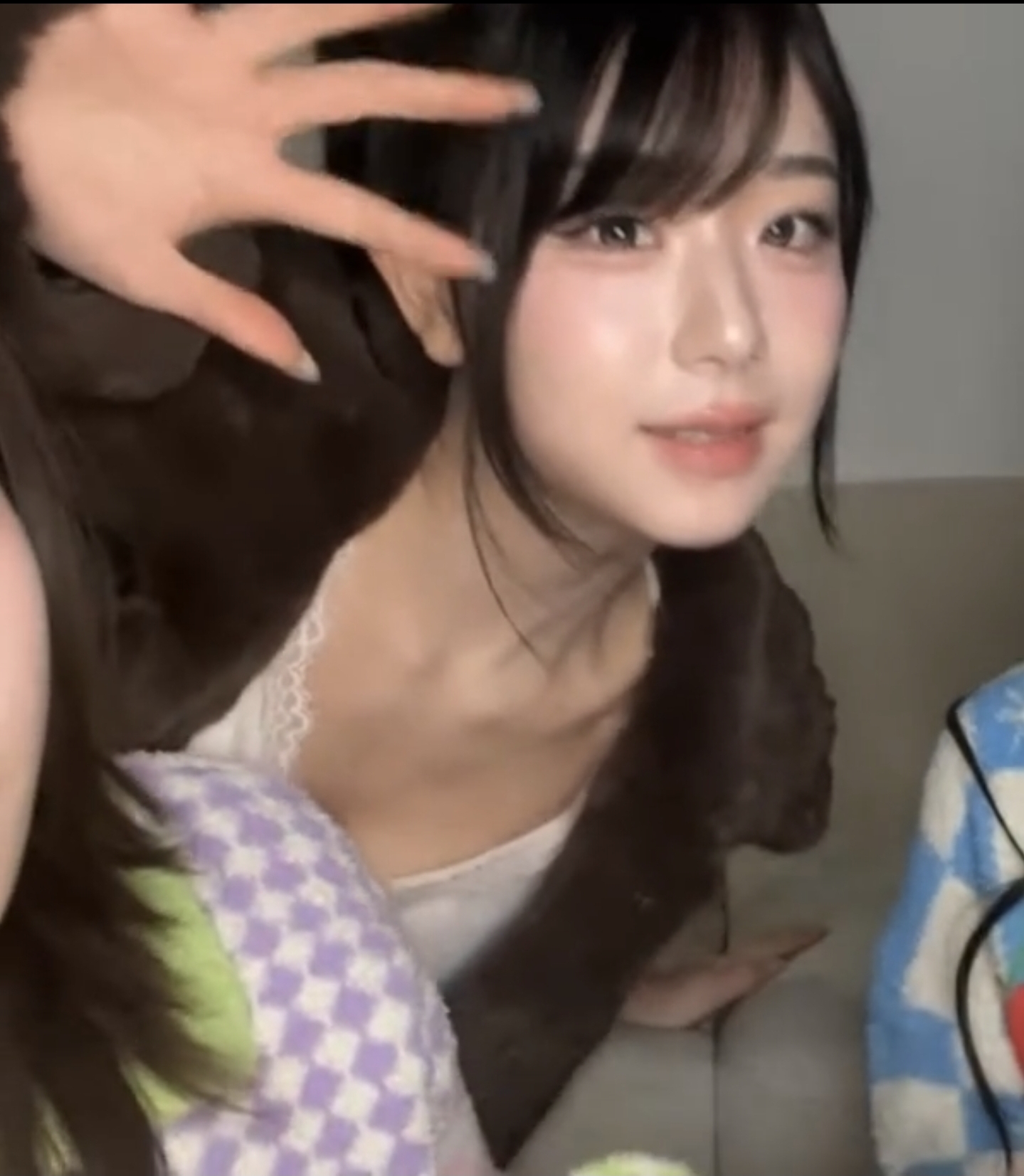 tripleS Kim Chae-yeon showing off her new bangs in a casual selfie