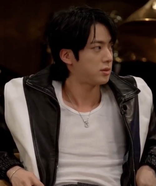 방탄소년단 멤버 진과 RM의 대화 장면이 담긴 커뮤니티 게시글 캡처