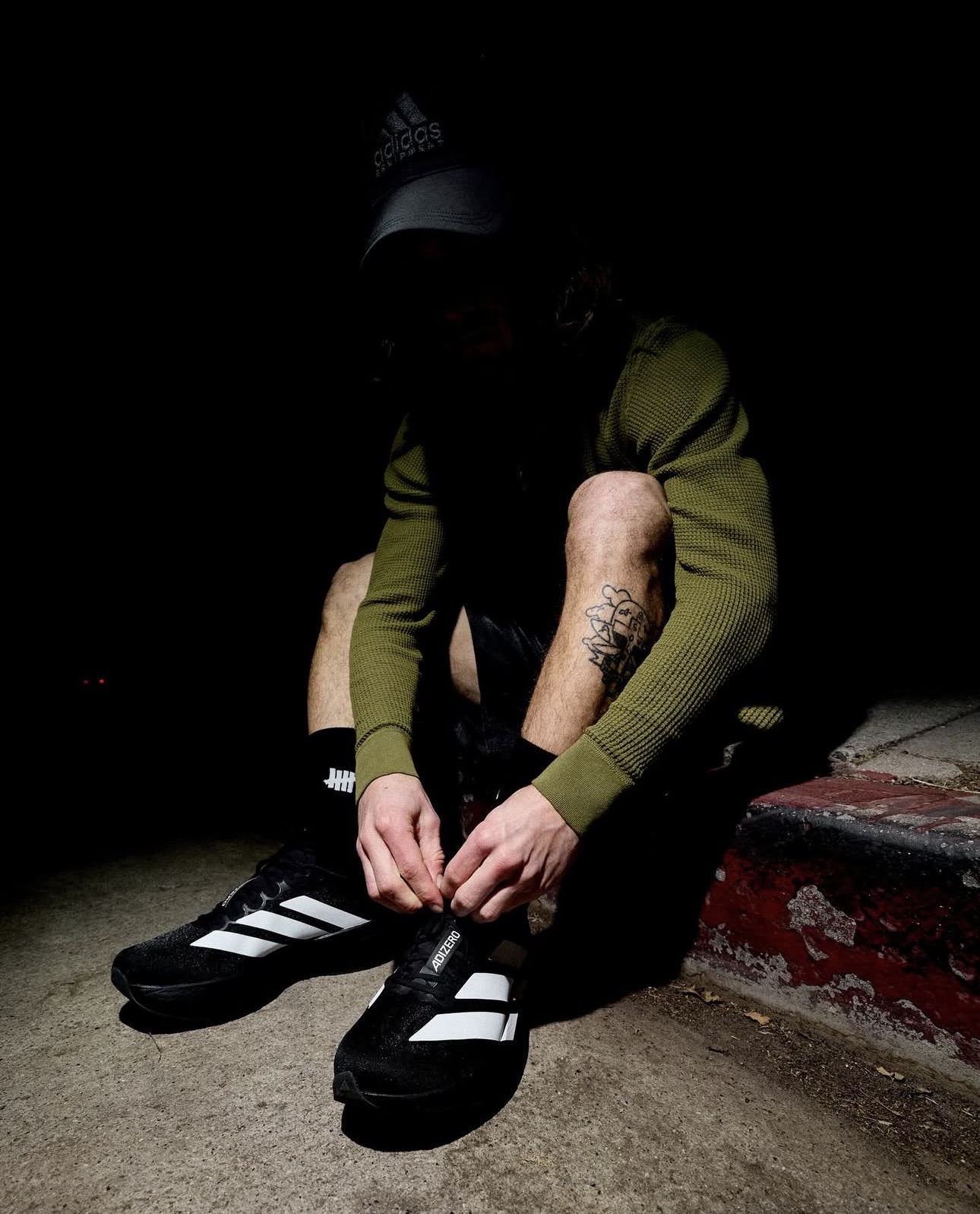 아디다스 Evo SL을 착용했을 때의 전체적인 비율과 스타일링 예시