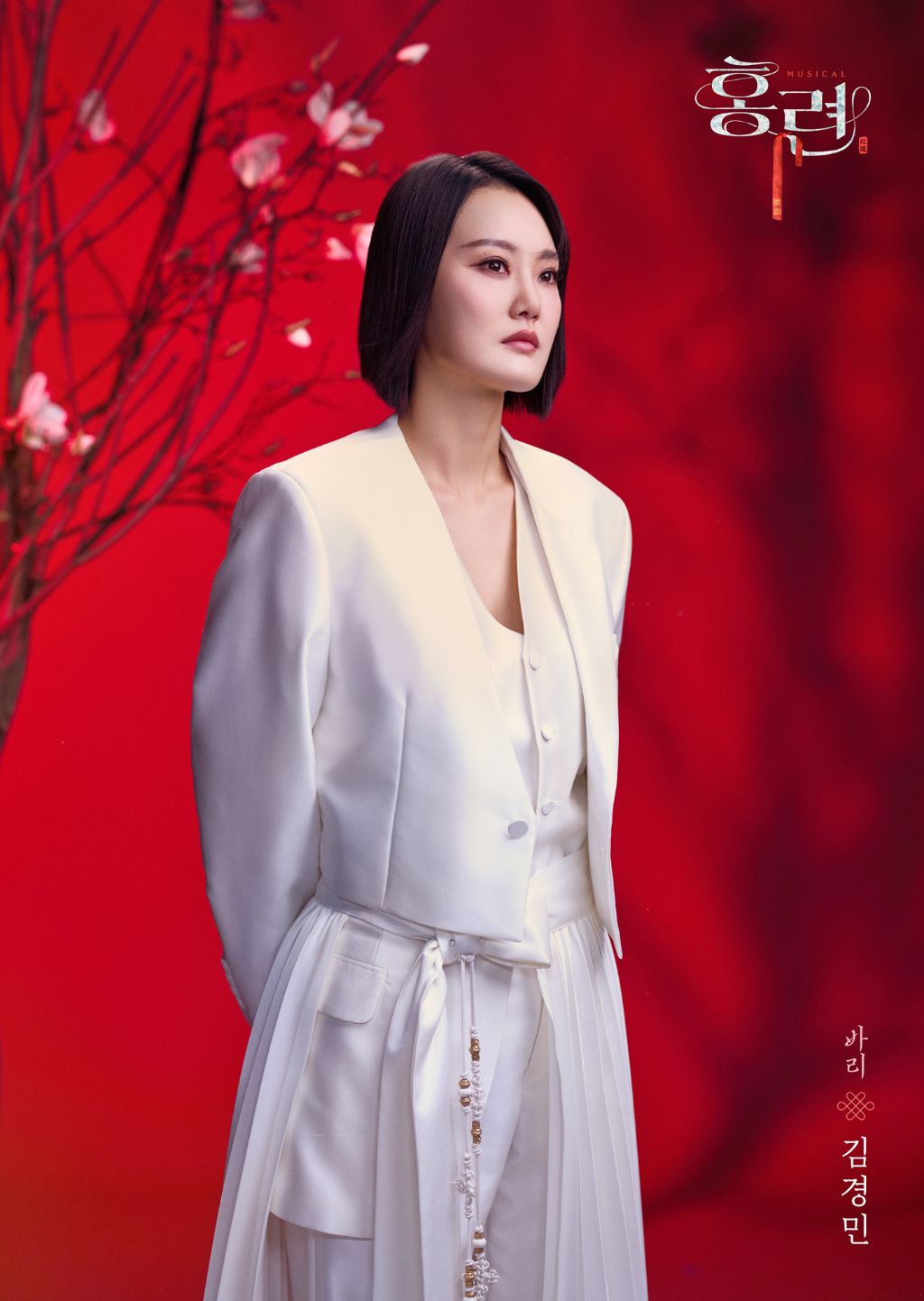 舞台上の熱演風景。照明と影のコントラストがミザンセーヌとしての完成度を高めている。