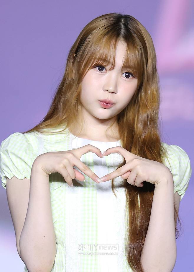 Hearts2Hearts Yeon's pure and clear visual cut