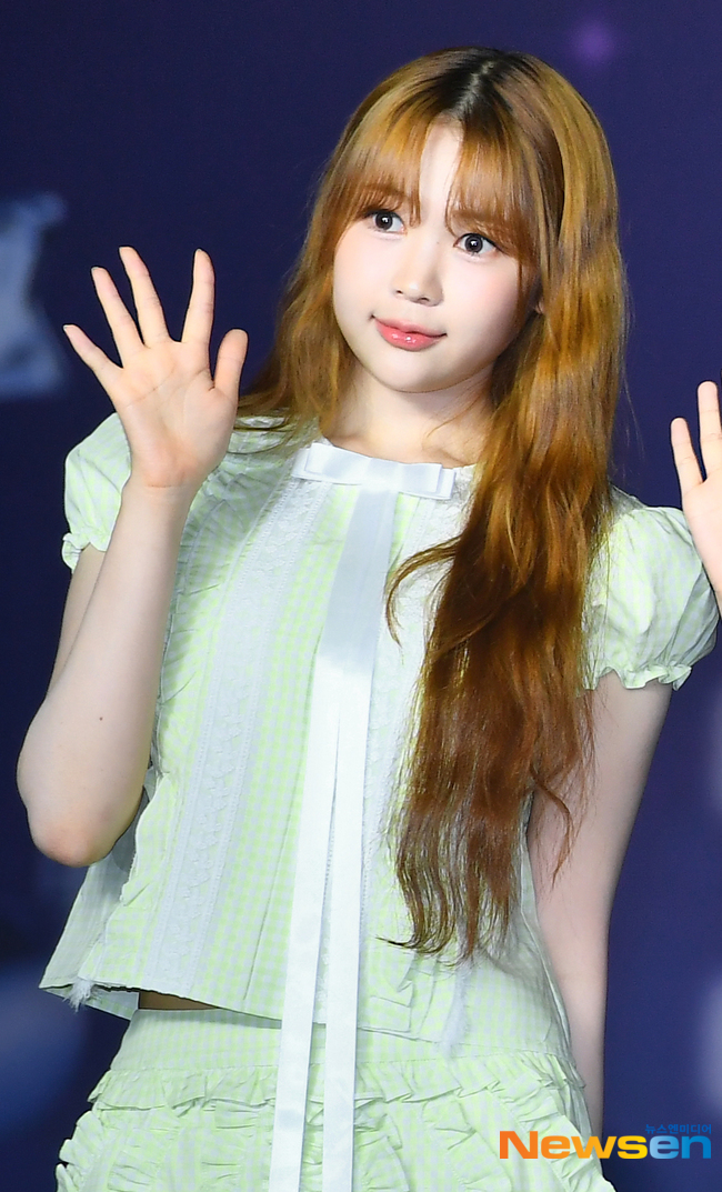 Yeon's charismatic appearance on stage