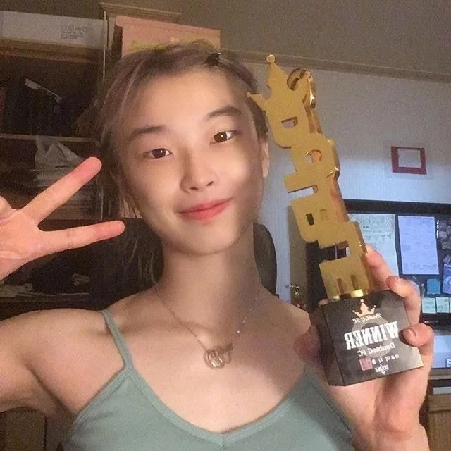 BTS RM과 그의 사촌 서지연 선수의 닮은꼴 비교 사진