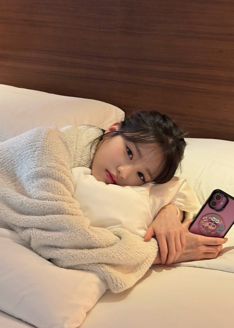 お風呂上がりのリラックスした表情を見せるウォニョン