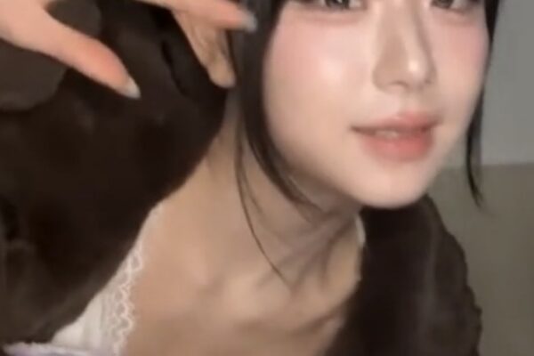 Kim Chae-yeon’s New Bangs are the Ultimate 2026 Spring Inspo