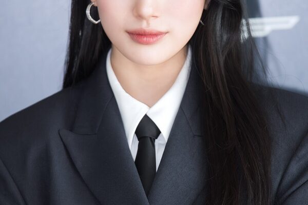 수지가 말아주는 2026 오피스코어? 인스티즈 난리 난 ‘직장인 수지’ 비주얼 분석 💄✨