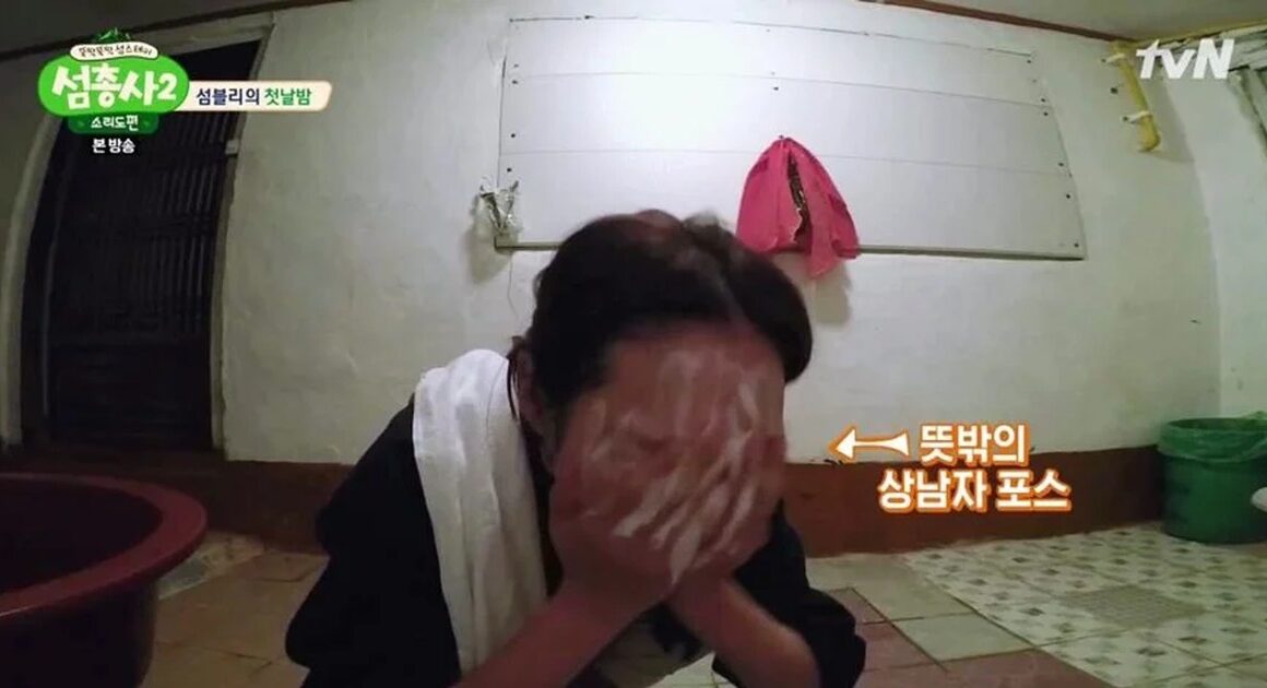 이연희 민낯 근황에 커뮤니티 발칵! 2026년에도 변함없는 ‘투명 피부’ 관리 비결은?