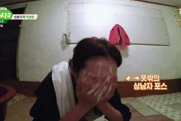 이연희 민낯 근황에 커뮤니티 발칵! 2026년에도 변함없는 ‘투명 피부’ 관리 비결은?