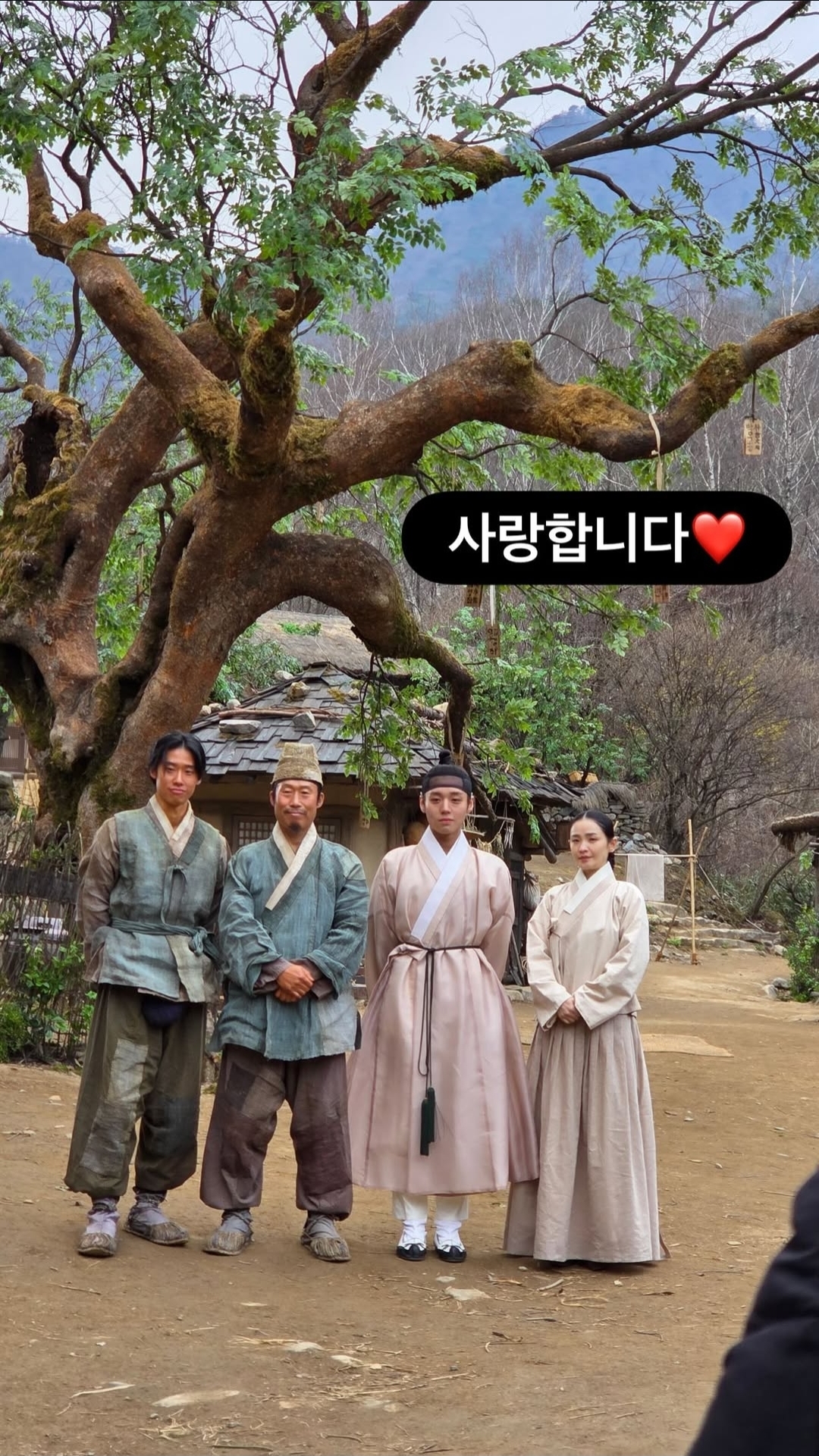 Close-up of Park Ji-hoon smiling brightly in a casual setting, part of the 'Team Wang Sa Nam' selfie.