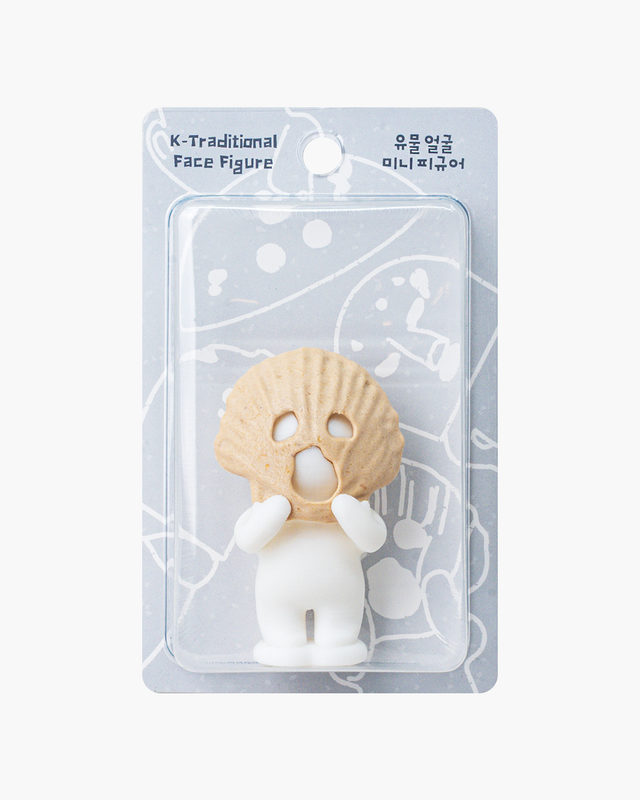 깔끔하고 감각적인 패키지에 담긴 유물 키링 제품 모습