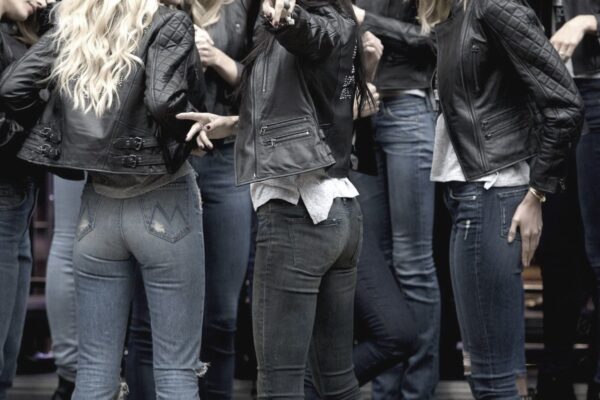 K 패션 플래시백: 2010년대를 정의한 스키니 청바지