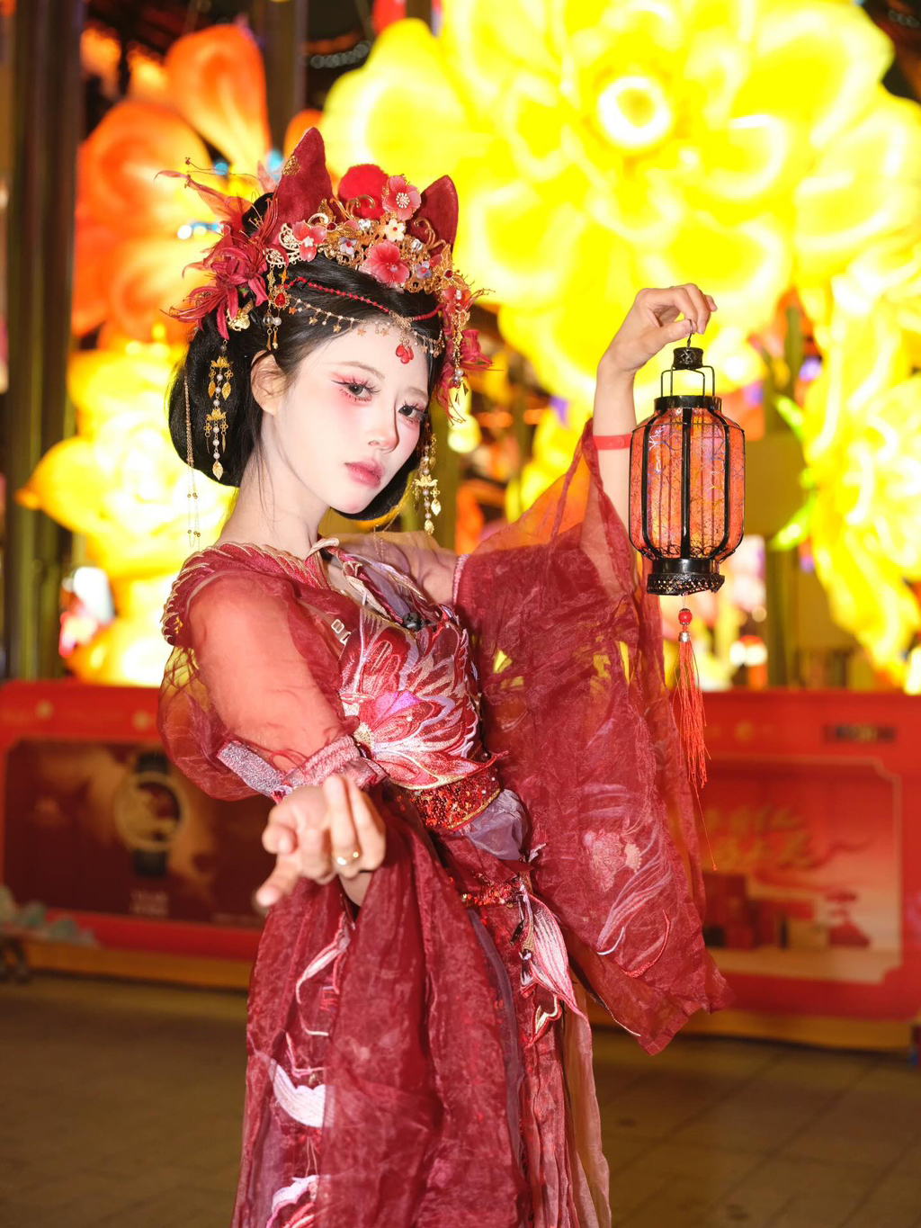 Close-up of the intricate eye makeup and lash details characteristic of the Wanghong beauty trend