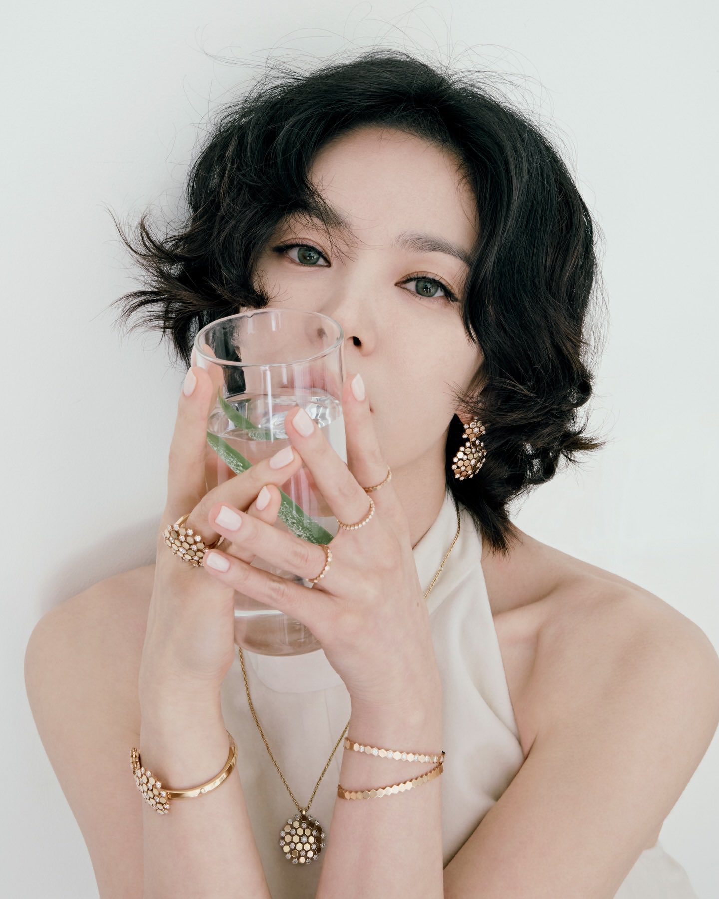 Song Hye-kyo showcasing a sophisticated and elegant profile in her 2026 viral shoot