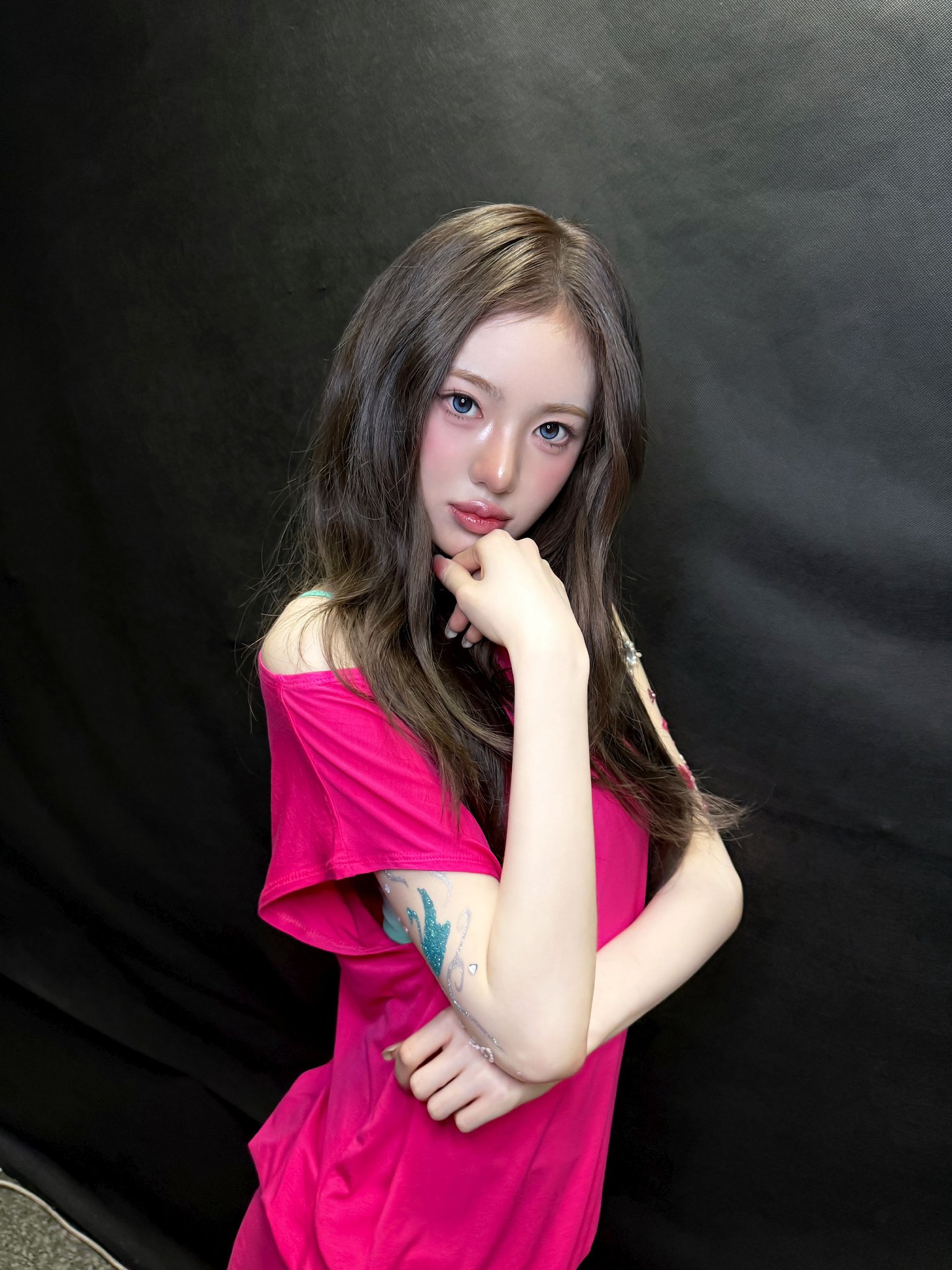 Comparison of different lens styles on an idol, showing the difference in light reflection.