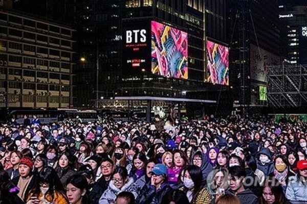 BTS Gwanghwamun Data: The 40s Demographic Takeover