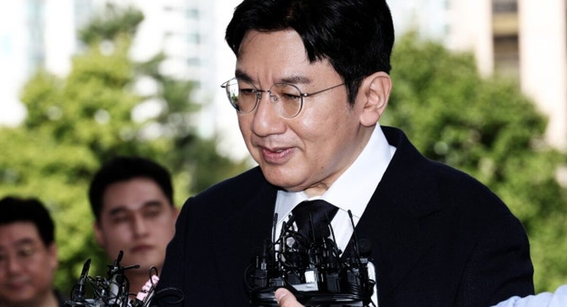 방시혁 의장 수사 난항? 1900억 미스터리와 경찰의 ‘장고’