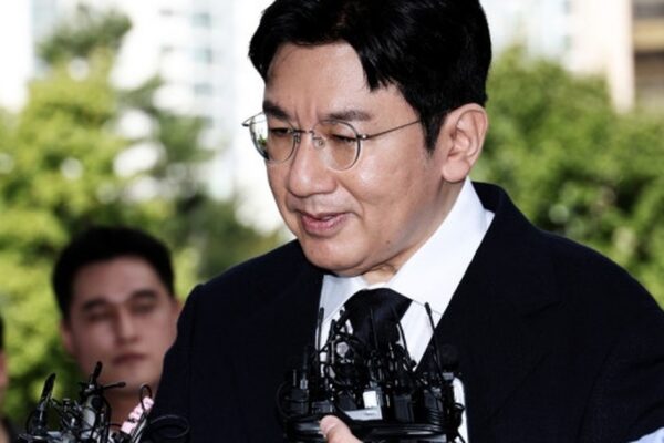 방시혁 의장 수사 난항? 1900억 미스터리와 경찰의 ‘장고’