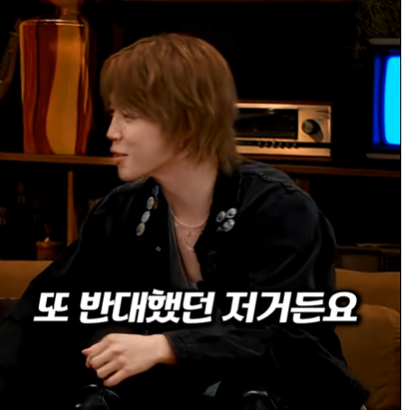 ジミンの繊細な表情が光るMVのワンシーン