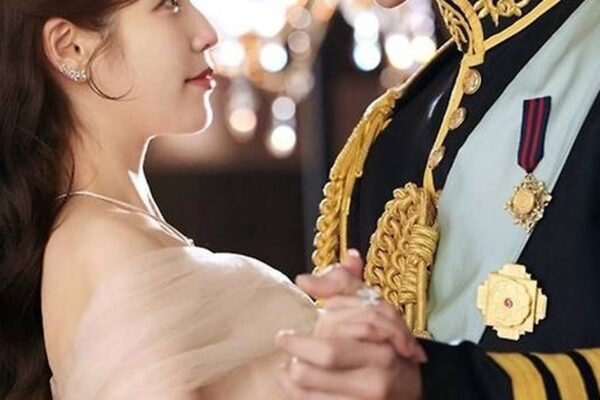 IU y Byeon Woo-seok: El estallido visual de ’21st Century Grand Princess’