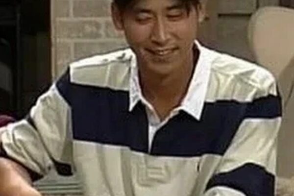 90年代のシン・ドンヨプが「グランパコア」の神だった件！インスティズで話題のレトロコーデがエモすぎ💄