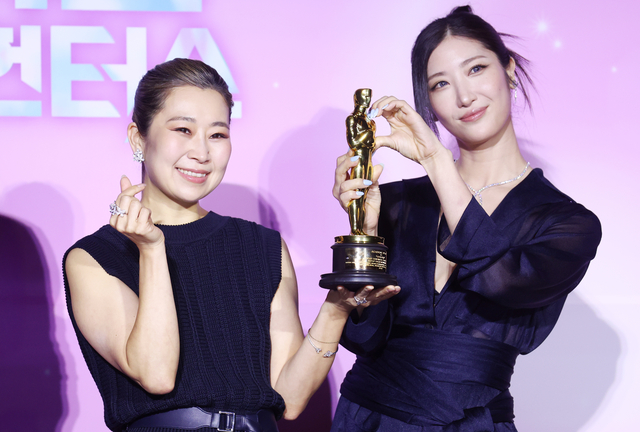 Directors Maggie Kang and Chris Appelhans at the Yongsan CGV press conference celebrating their Oscar win and discussing the 2029 sequel.